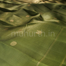 Load image into Gallery viewer, Sampanga Vaira Oosi Pure Zari Kanjivaram Silk Saree