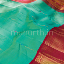 Load image into Gallery viewer, Ramar Green Pure Kanjivaram Silk Saree with Arakku