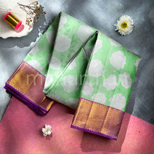 Load image into Gallery viewer, Kanjivaram Light Tiratchai Green Silk Saree with Majenta