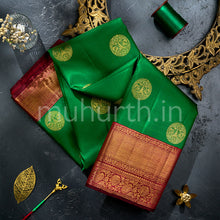 Load image into Gallery viewer, Kanjivaram Dark Green Silk Saree with Dark Arakku