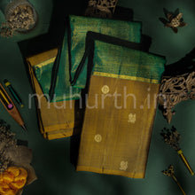Load image into Gallery viewer, Green Vaira Oosi Kanjivaram Silk Saree with Sampanga