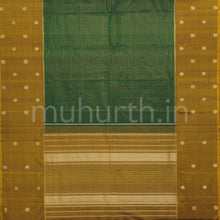 Load image into Gallery viewer, Green Vaira Oosi Kanjivaram Silk Saree with Sampanga