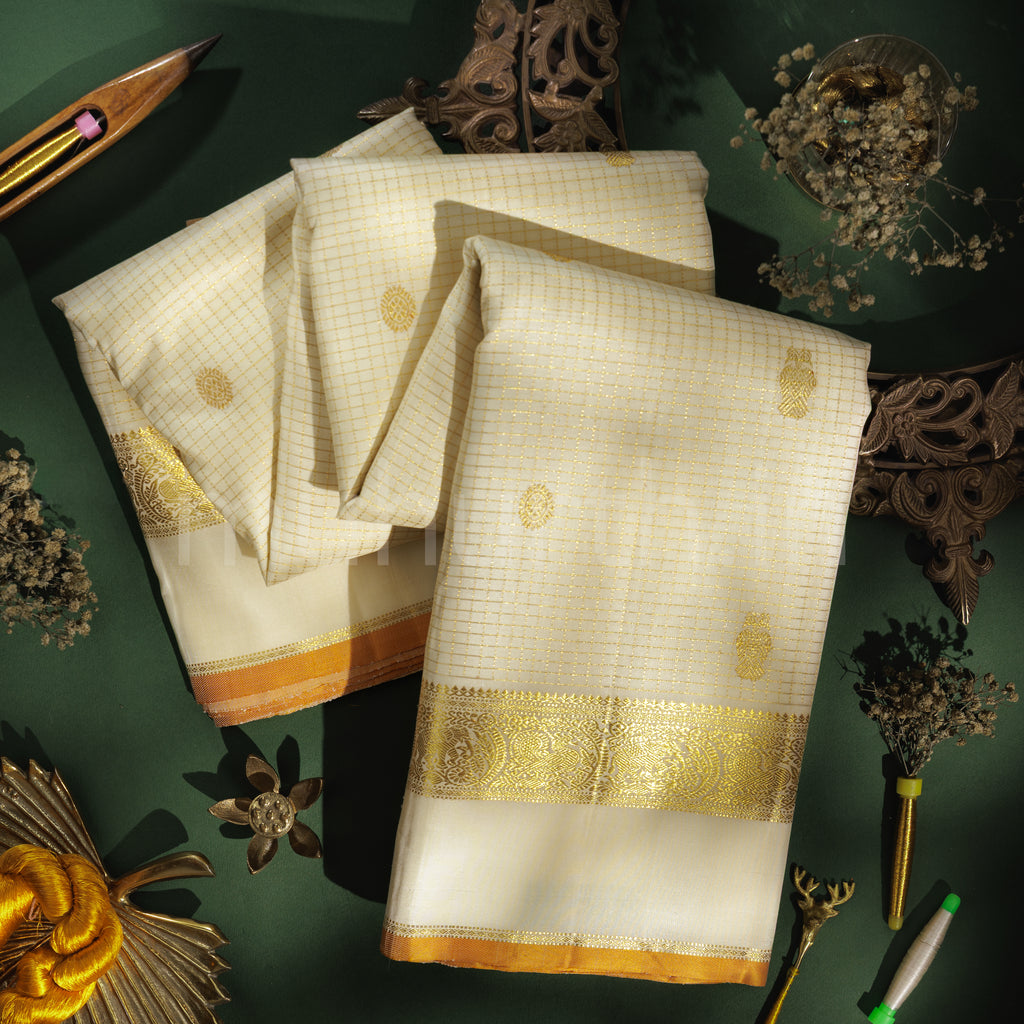Off White Vaira Oosi Kattam Pure Kanjivaram Silk Saree