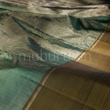 Load image into Gallery viewer, Mehndi Green Pure Kanjivaram Silk Saree with Sampanga