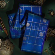 Load image into Gallery viewer, Mayil Kazhuthu Pure Zari Kanjivaram Silk Saree
