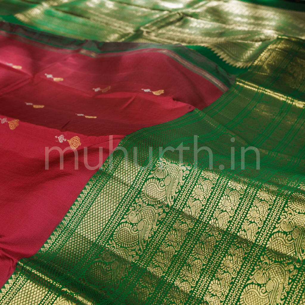Arakku Pure Kanjivaram Silk Saree with Deep Green : Border and Weve details