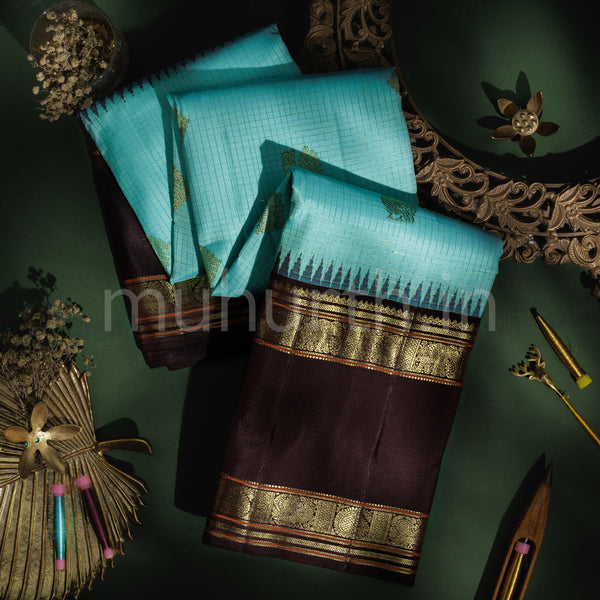 Light Ananda Pure Kanjivaram Silk Saree with Pakku