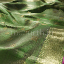 Load image into Gallery viewer, Sampanga Pure Zari Vaira Oosi Kanjivaram Silk Saree