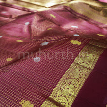 Load image into Gallery viewer, Pakku Pure Kanjivaram Silk Saree