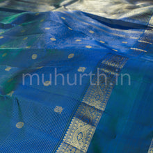 Load image into Gallery viewer, Mayil Kazhuthu Pure Zari Vaira Oosi Kanjivaram Silk Saree