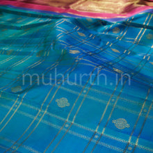 Load image into Gallery viewer, Mayil Kazhuthu Pure Zari Kanjivaram Silk Saree