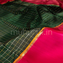 Load image into Gallery viewer, Green Muthu Kattam Pure Zari Kanjivaram Silk Saree with Rose Red